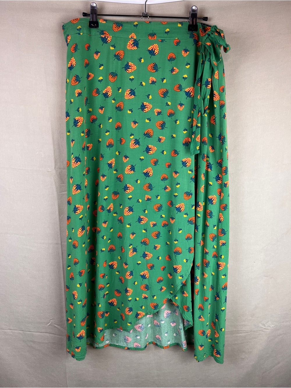 Anthropologie 35 of 52 Conversations Strawberry Wrap Skirt Size Large